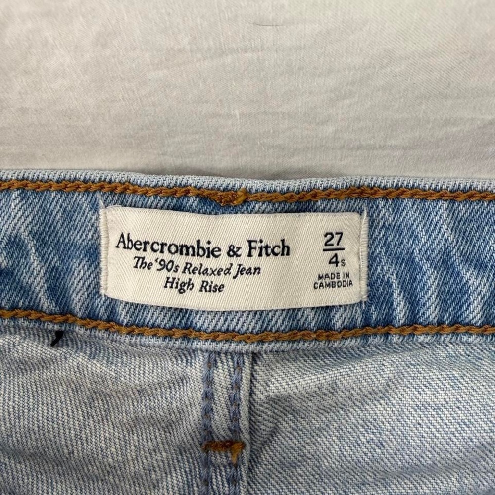 Abercrombie & Fitch The 90's Relaxed High Rise Jeans Sz 27 / 4S - Picture 3 of 5